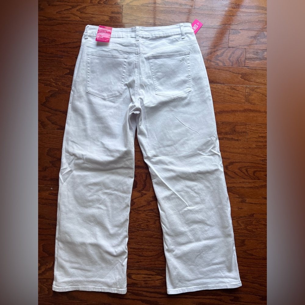 NWT VIP White Denim Jeans with Blue Inner Waist Print - Picture 4 of 4